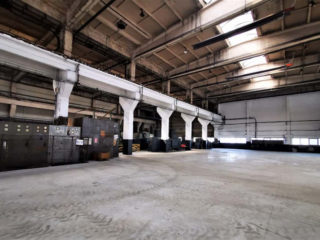 Hala industriala cu pod rulant inchiriere proprietati industriale Baia Mare est interior hala