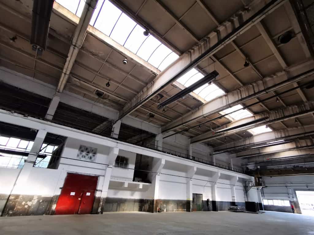 Hala industriala cu pod rulant inchiriere proprietati industriale Baia Mare est poza incinta