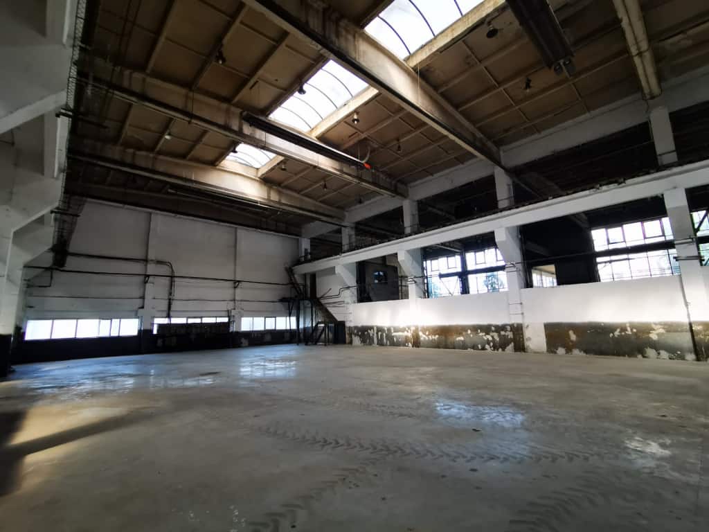 Hala industriala cu pod rulant inchiriere proprietati industriale Baia Mare est usa acces interior