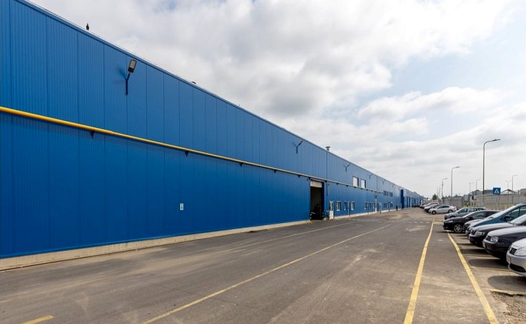 Sofimat Logistic Center spatii de depozitare sau productie Brasov nord, imagine lateral cladire