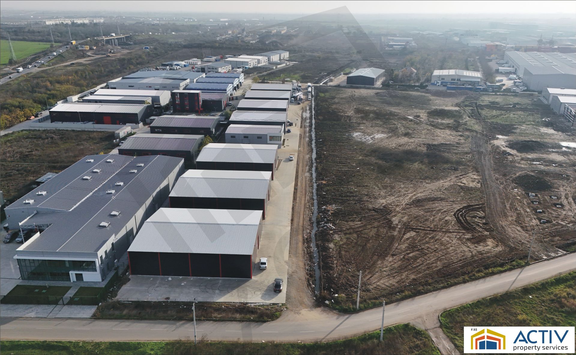 Hala mica de inchiriat transport in comun.JPG